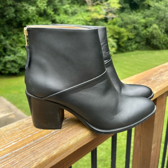 Nisolo Dari 2.0  black leather back zip ankle boot - Picture 4 of 10
